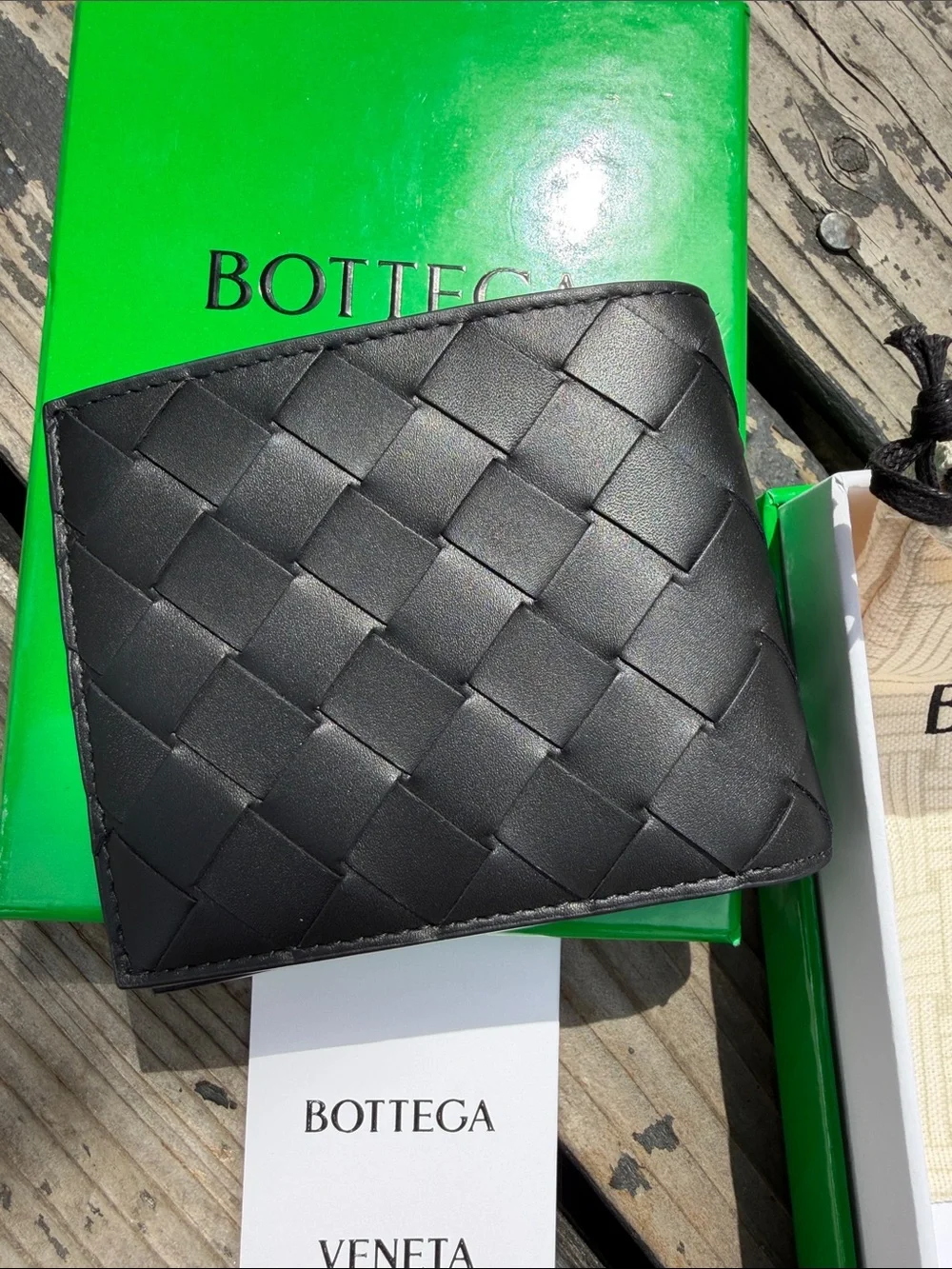 Bottega Veneta Black Intrecciato Bi-Fold Leather Wallet - Picture 7 of 8